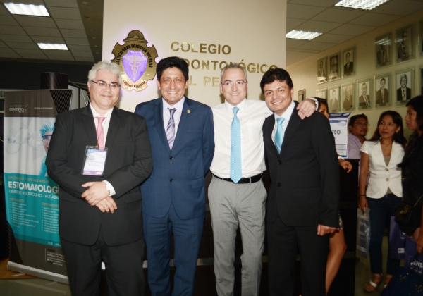 Doctores Antonio Denegri, David Vera, Juan Carlos Izquierdo y César Gallardo, en uno de los breaks del Top Perú.