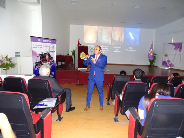 Dr. José Luis Pasco abrió los fuegos del evento con su ponencia “Cementación con Resinas Compuestas Termoplastificadas: Carillas & Table Tops”.