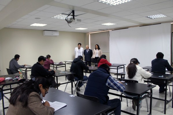 Colegiados rinden prueba en la sala “Oscar Serrudo Valdez”.