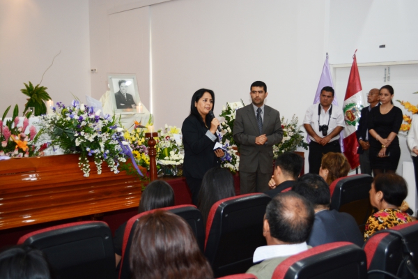 La Dra. Dra. Ana Cecilia Núñez Smith, viuda del doctor Vicente Zamudio agradece al auditorio.