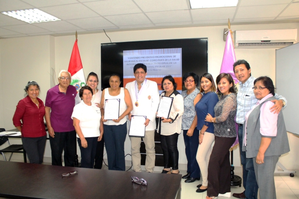 Dr. David Vera y representantes en imagen que rubrica el acuerdo.