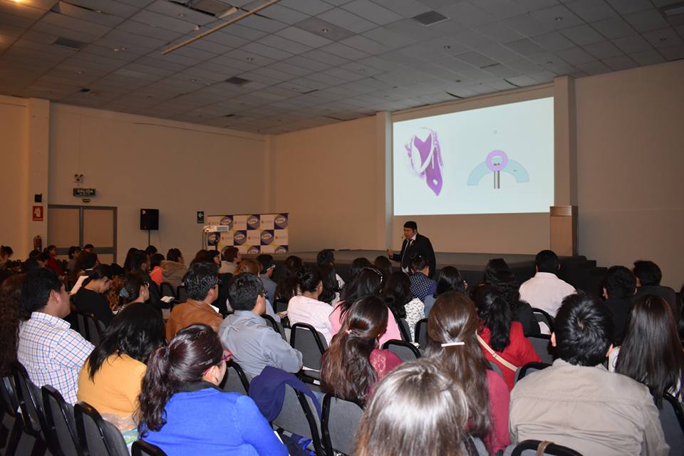 Dr. Gilmer Torres en ponencia