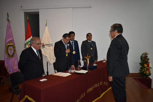 Juramentación del nuevo presidente de ASPECIBUM, Dr. José Luis Cornejo Salazar.
