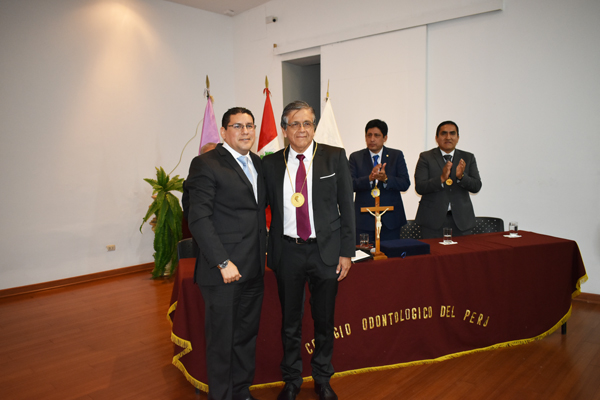 Doctores Funes y Cornejo, celebrando la juramentación.