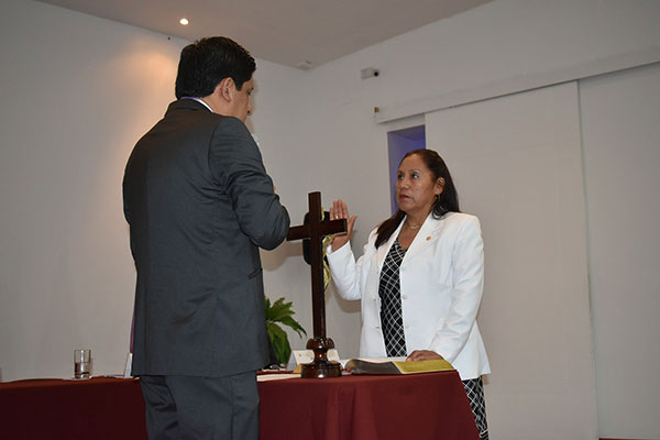 Juramentación de la Dra. Dacia Nola Romero, decana del Colegio Odontológico de Huancavelica.