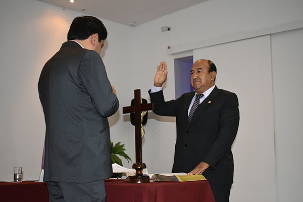 Juramentación del Dr. Manuel Rojas Morales, decano del Colegio Odontológico de Ica.