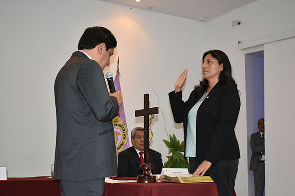 Juramentación de la Dra. Evid Manzur Guevara, decana del Colegio Odontológico de Lambayeque.