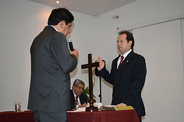 Juramentación del Dr. Gabriel Arévalo Ramírez, decano del Colegio Odontológico de San Martín.