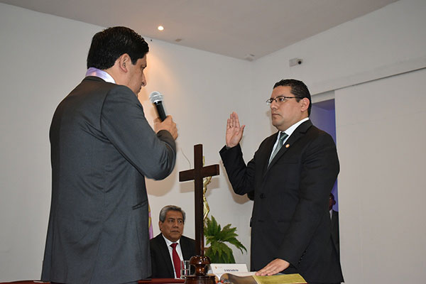 Juramentación del Dr. Ítalo Funes Rumiche.